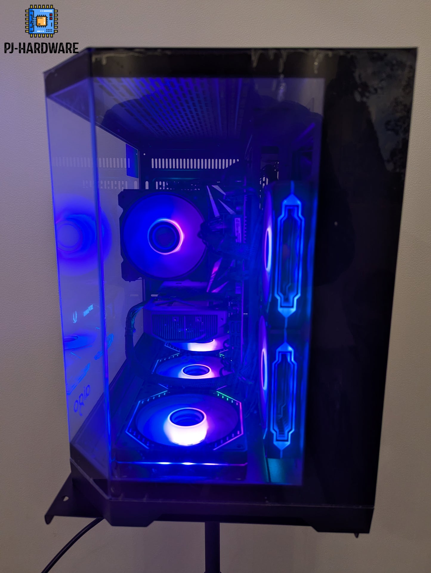 Gaming PC | AMD Ryzen 5700X | GeForce RTX 5070 | 32GB DDR4 | 1TB M.2 | WLAN